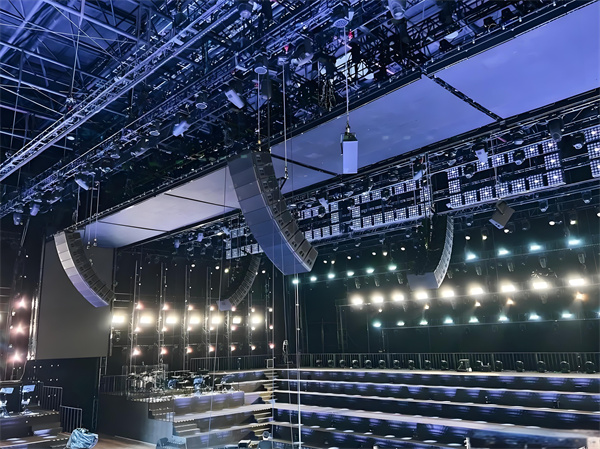 《犀牛》通过高质音频展现非洲野生动物保护