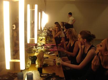 各类演艺新空间凭借多元消费场景、创意演艺内容和产业融合生态