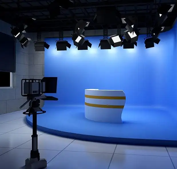 服装上红色剪纸形状的刺绣在灯光照射下会反光