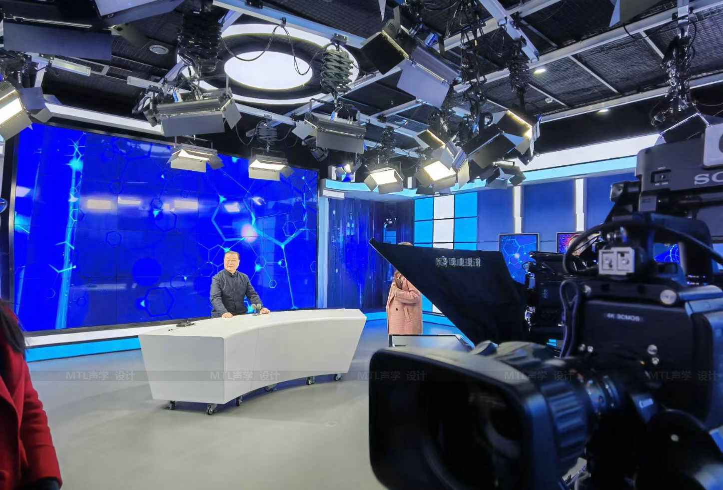 能够从事服装模特、服装编导与活动策划、时尚造型设计、时尚编辑、服装陈列及营销等工作并能服务于地方经济的复合性应用型专业人才