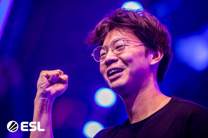 全球瞩目之下，中国选手李培楠以 Oliveira之名夺