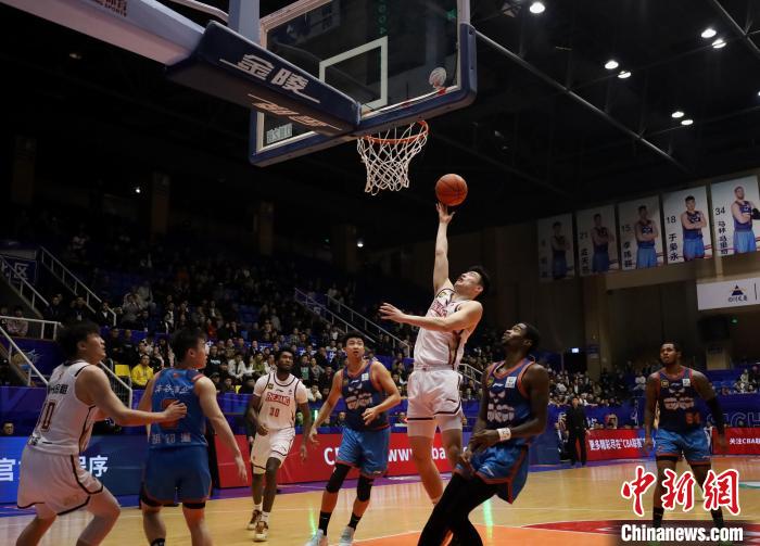 四川男篮主场力克浙江以122-107斩获赛季首胜，稳
