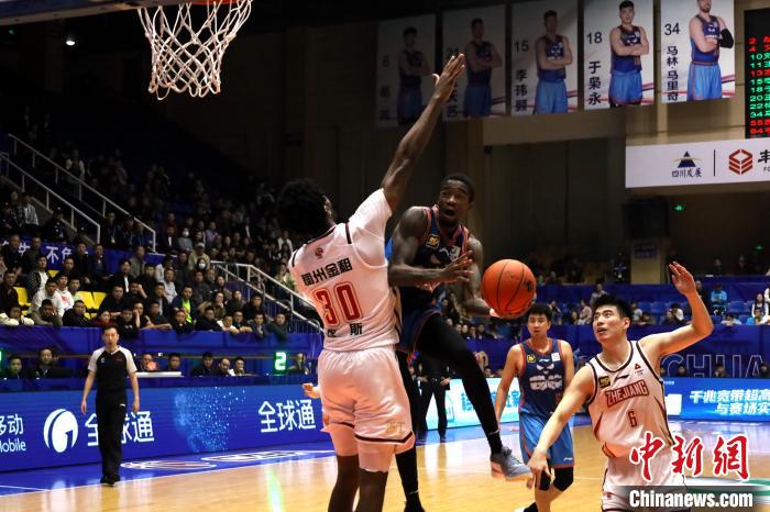 四川男篮主场力克浙江以122-107斩获赛季首胜，稳