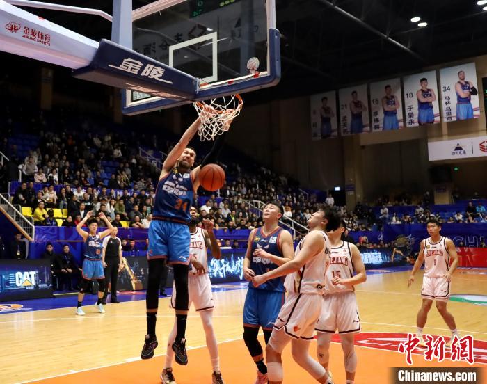 四川男篮主场力克浙江以122-107斩获赛季首胜，稳
