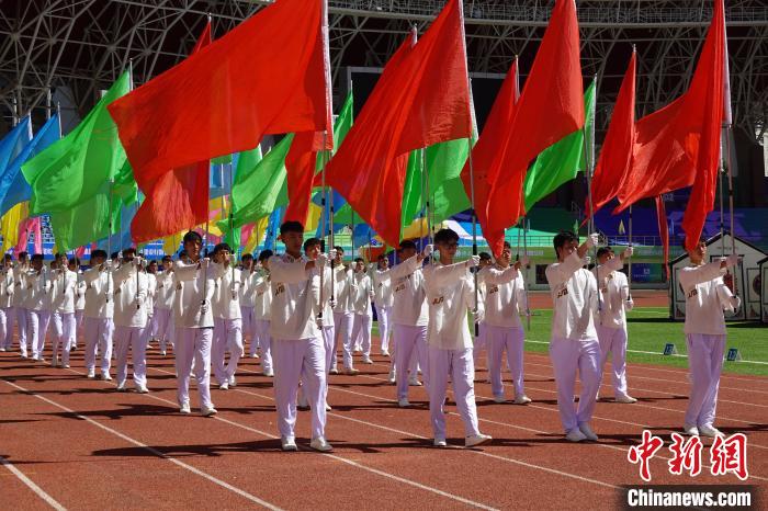拉萨首届农牧民运动会盛大开幕 共筑民族团结同