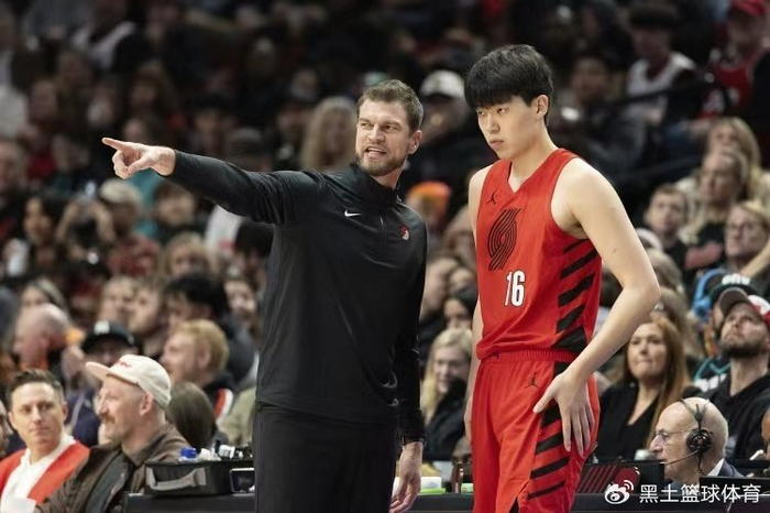 杨瀚森回归开拓者首战表现亮眼 裁判争议引热议