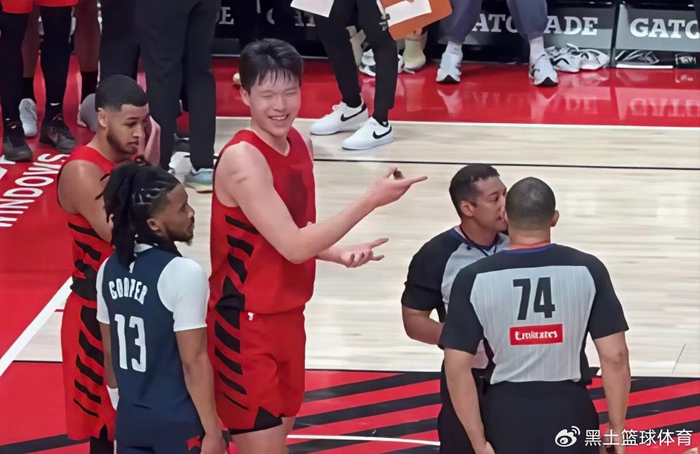 杨瀚森回归开拓者首战表现亮眼 裁判争议引热议
