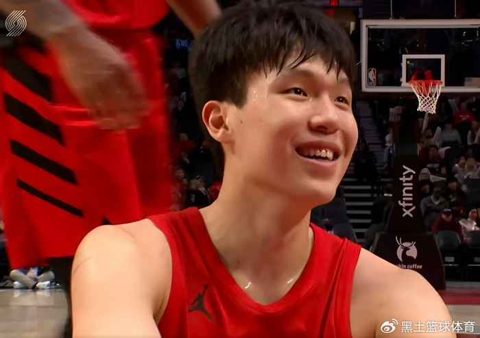 杨瀚森回归开拓者首战表现亮眼 裁判争议引热议