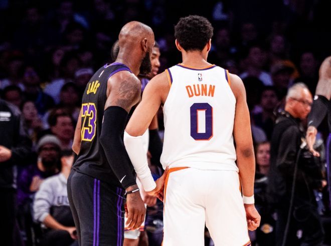 湖人28分大胜太阳 锁定西部前四 詹姆斯创历史助