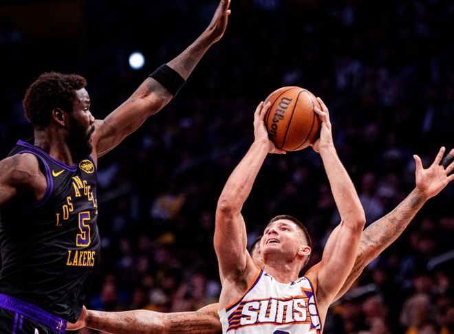 湖人28分大胜太阳 锁定西部前四 詹姆斯创历史助